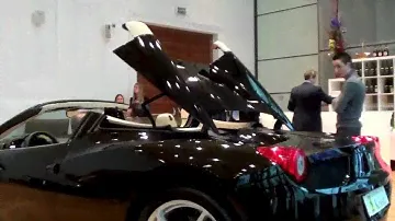 Black Ferrari 458 Italia Spider - Exclusive close-up footage