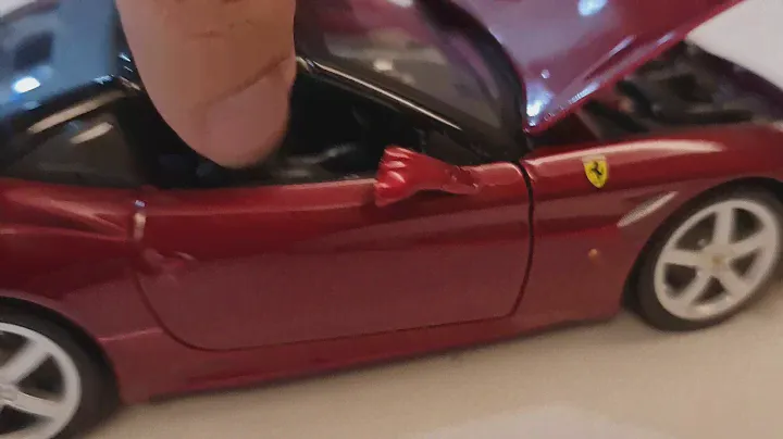 Bburago Ferrari California T 1:24 Scale - Unboxing