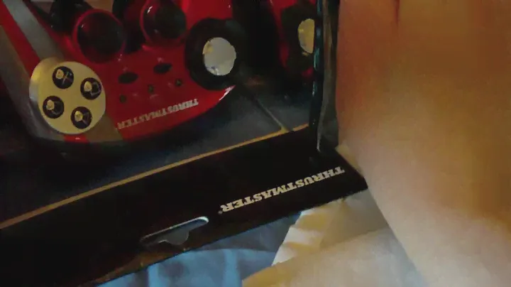 Распаковка беспроводного геймпада Thrustmaster Ferrari